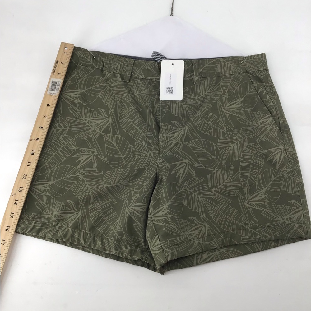 Goodfellow & Co Leaf Patterned Green Shorts - image 4